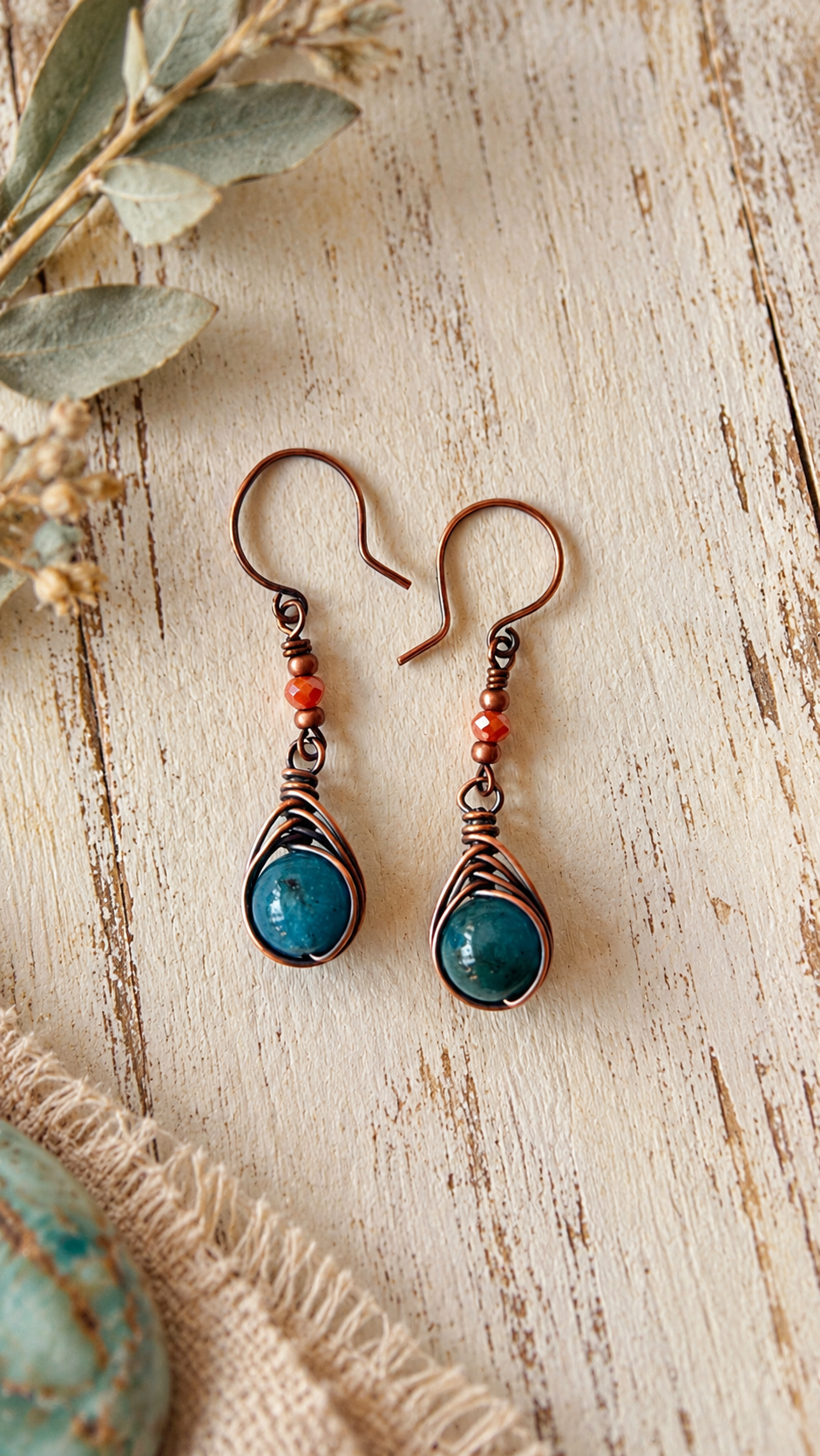 Desert & Tide | Apatite & Antiqued Copper Herringbone Earrings

Where ocean blues meet desert warmth. 🌊🤎